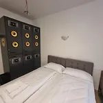 Artrock 4*