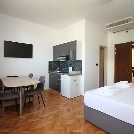 Artrock Aparthotel Izola