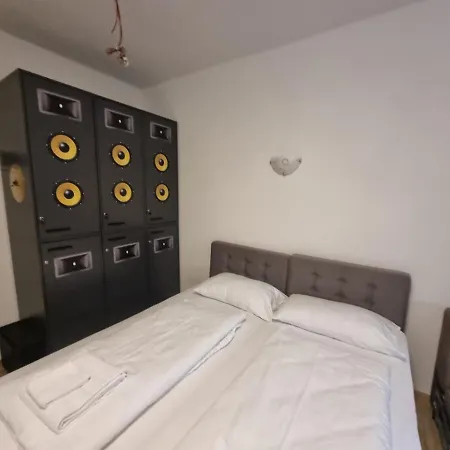 Artrock 4*