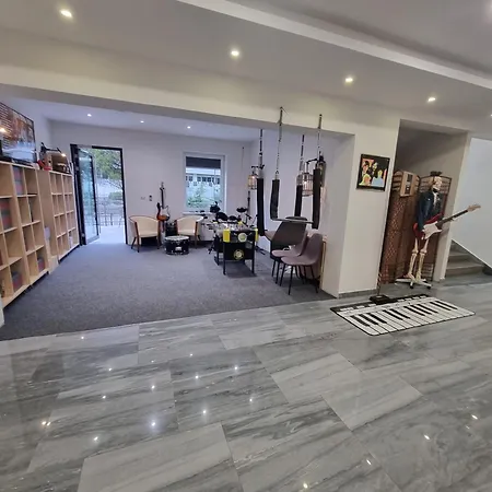 公寓式酒店 Artrock 4*