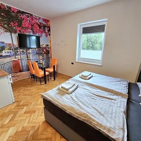 Artrock Hotel apartamentowy Izola